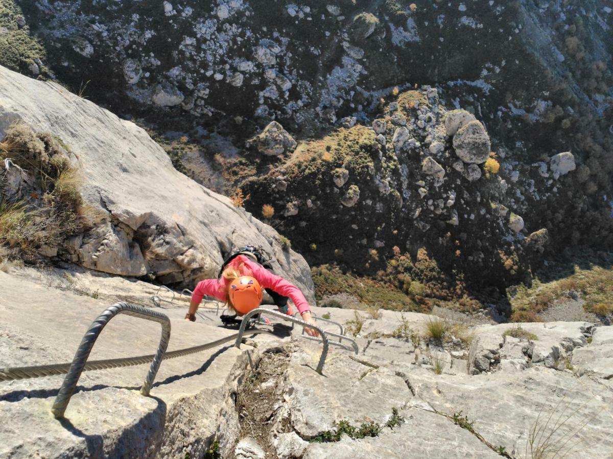 Refugio La Ardilla Real Vandrerhjem Posada De Valdeon Eksteriør bilde